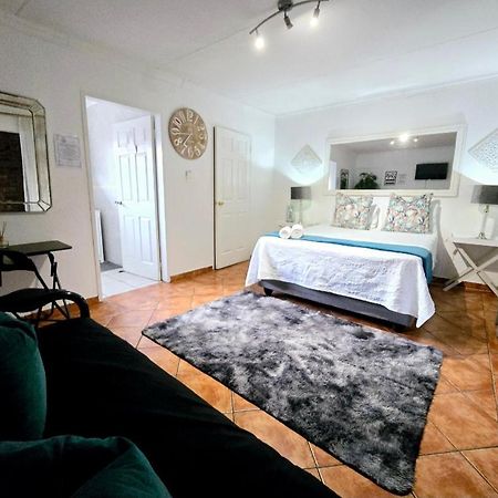 Zhantique Guest House 1- Unit 5 Boksburg Bagian luar foto