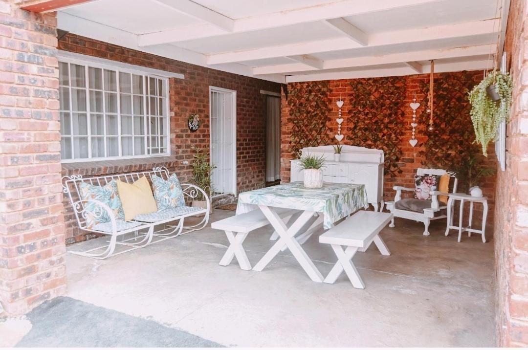 Zhantique Guest House 1- Unit 5 Boksburg Bagian luar foto
