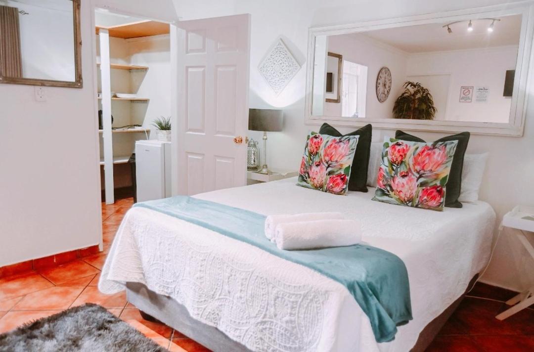 Zhantique Guest House 1- Unit 5 Boksburg Bagian luar foto