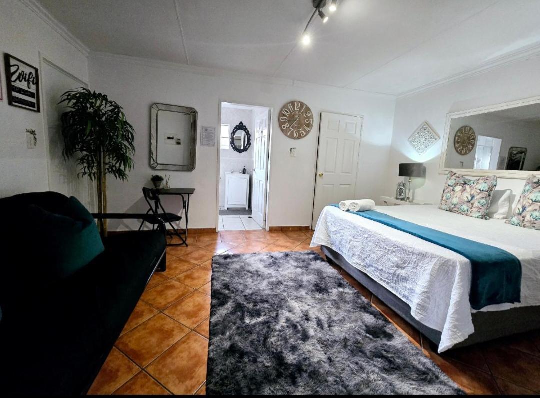 Zhantique Guest House 1- Unit 5 Boksburg Bagian luar foto